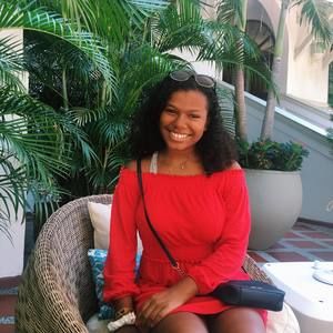 Meet your Posher, Angela